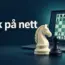 En lys springer og en mørk bonde foran en bærbar datamaskin med et digitalt sjakkbrett og teksten «Sjakk på nett».